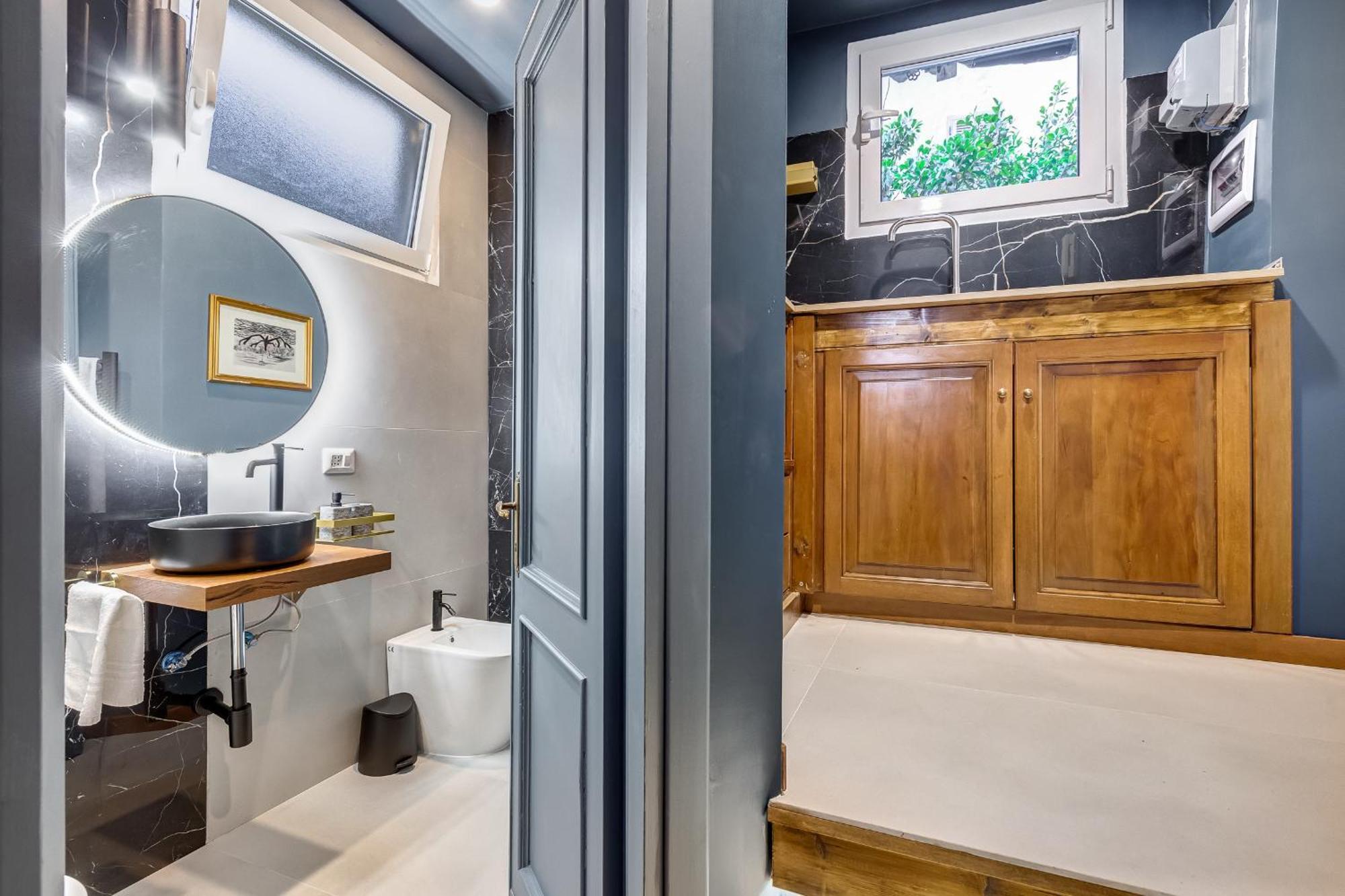 Stranger Pod Apartment Rom